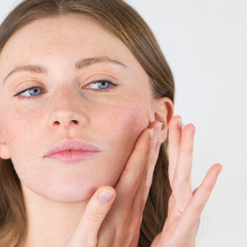 Yoga du visage : la méthode anti-âge naturelle pour raffermir la peau