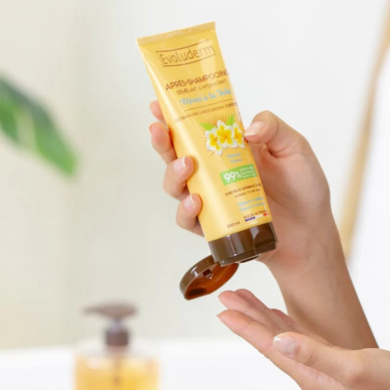 Monoï à la Folie Detangling & Moisturizing Conditioner