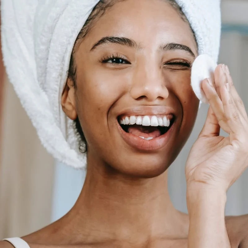 25 Lingettes Démaquillantes Eau Micellaire Vitamine C